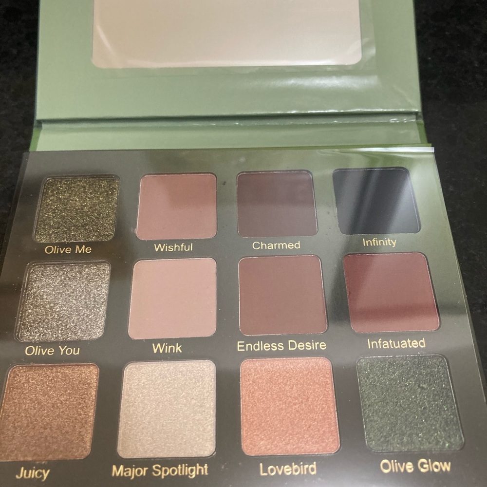 Violet Voss olive you forever eyeshadow